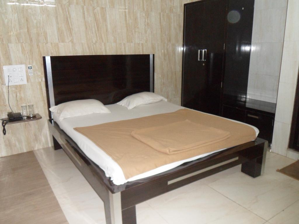 Hotel Jasmine Ahmedabad Eksteriør bilde