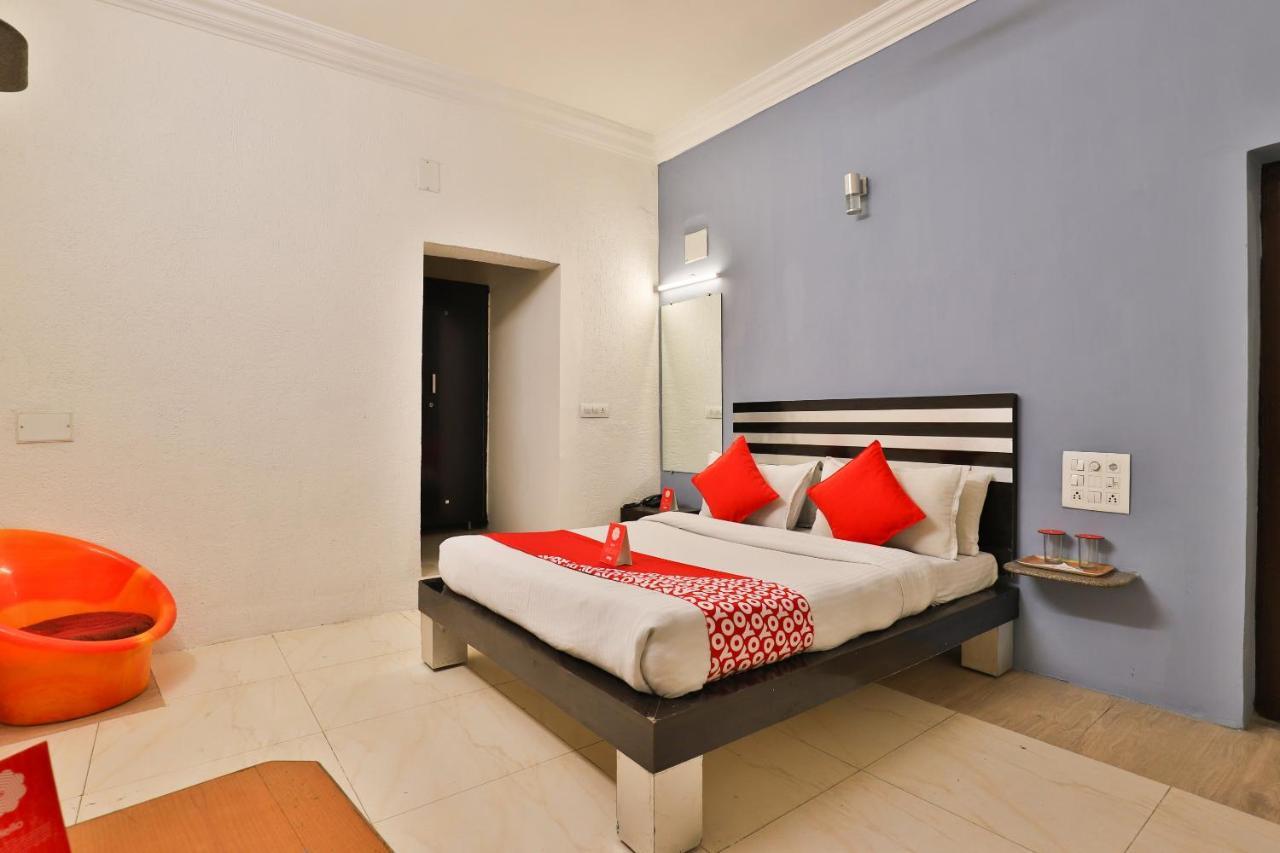 Hotel Jasmine Ahmedabad Eksteriør bilde